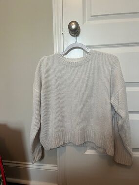 Cozy Ribbed Crewneck Sweater - white